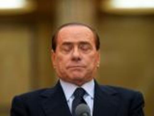 Berlusconi: "Abbiamo perso ma ora avanti" Il Cav blinda l'asse con Bossi e lancia Alfano