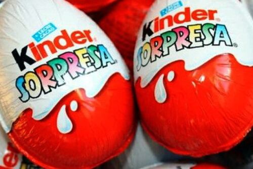 Ravenna, dodicenne mangia ovetto Kinder e si sente male: in ospedale con la salmonella. Indagini in corso