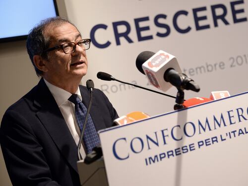 Tria anticipa la manovra di bilancio: "Tasse giù per le imprese"