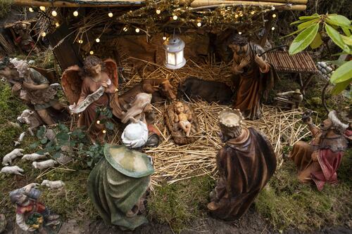 Camera, presepe senza bue e asinello a Montecitorio: monta la rivolta dei parlamentari