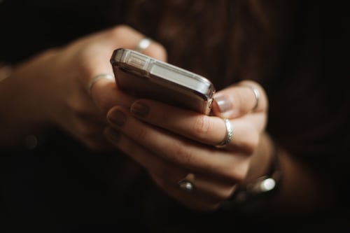 Guru femministe indagate per stalking, gli insulti a Mattarella, Segre, Murgia...