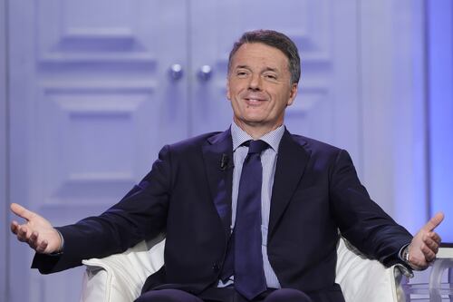 I dubbi e l’enigma di Renzi: fare il padre nobile o la stampella del Pd di Elly