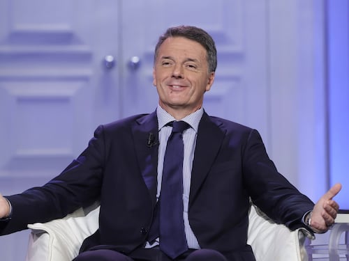 I dubbi e l’enigma di Renzi: fare il padre nobile o la stampella del Pd di Elly