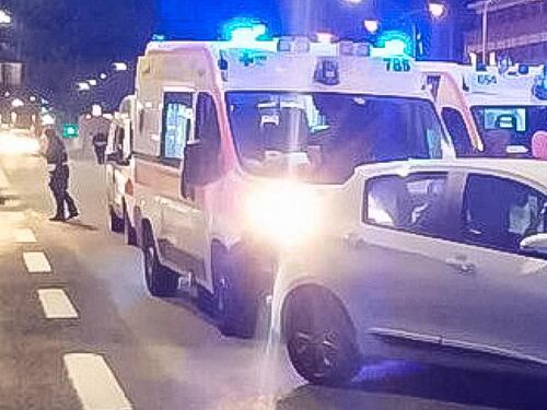 Incidente Roma, schianto in via Tuscolana: due morti e due bimbi estratti da lamiere