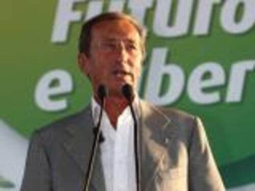 Fini è nel simbolo. Ma al congresso no