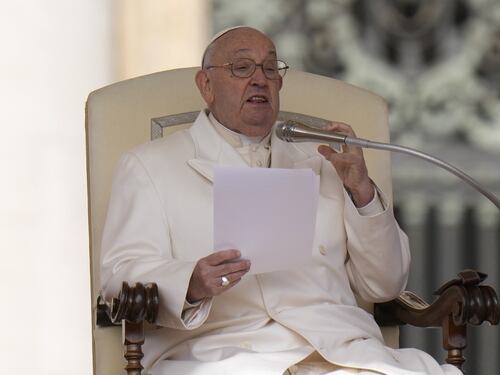 Vaticano, il Papa ha temporeggiato ma alla fine ha cacciato Viganò. Bisignani: era ora