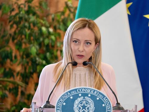 Salario minimo, Meloni chiude la porta alla sinistra: “Rischia di essere controproducente”