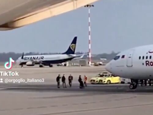 Milano, il blitz degli anarchici è un fiasco totale: l’aereo fermato è quello sbagliato