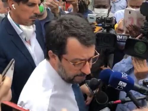 Salvini, bagno di folla nelle Marche: governo diviso, voto in autunno. L'app Immuni? "Non la scarico"