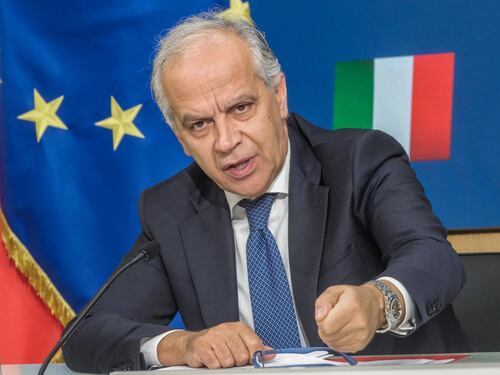 Migranti irregolari, Piantedosi annuncia la stretta: "Pena fino a 6 anni"