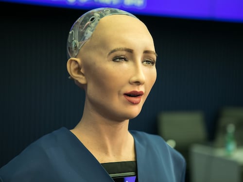 L'Arabia Saudita ha dato la cittadinanza a una donna robot (che non dice mai di no)