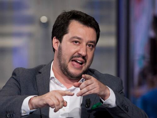 Berlusconi ricomincia da tre. Salvini: io leader
