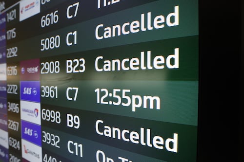 Usa: caos in 40 aeroporti per shutdown, oltre mille voli cancellati