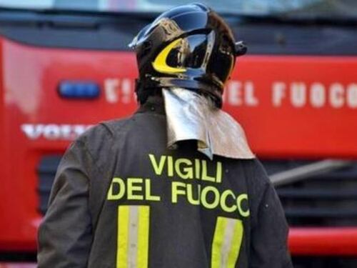Roma, operaio senza stipendio tenta di gettarsi dalla gru, salvato da polizia e vigili del fuoco