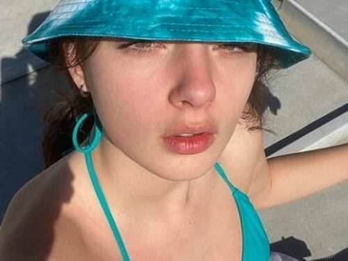 Deva Cassel splende su Instagram come una star: in posa come mamma Bellucci