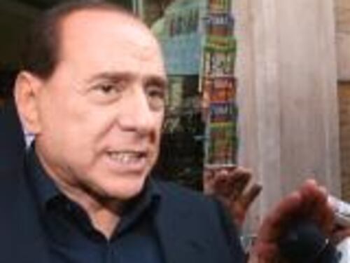 Berlusconi: "Stampa in pericolo? E' una barzelletta cattocomunista"