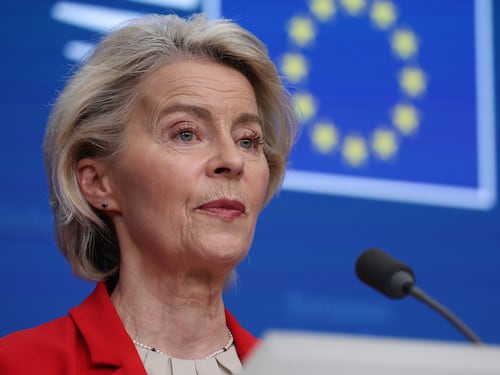 Ue, stop al gas dalla Russia. L’Europa stacca il tubo