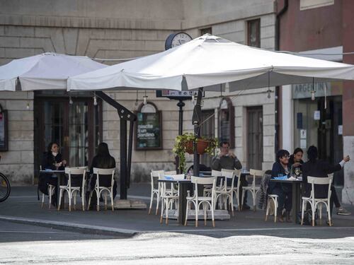 Musumeci prepara il decreto per la Sicilia: ristoranti aperti fino alle 22 e bar fino alle 20