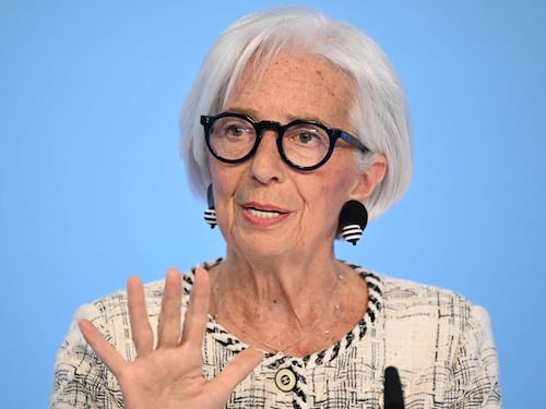 Bce con la mossa kamikaze: borse su, petrolio in ribasso ma Lagarde prepara tassi più alti