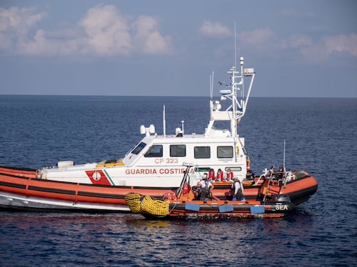 Migranti, stretta Ue sui rimpatri: arriva sistema comune. Nodo apertura degli hub