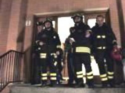 Gatto matto sfregia padrona e figlia Le donne salvate dai vigili del fuoco