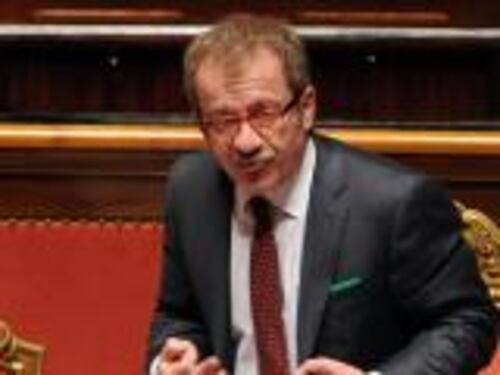 Maroni: stop alle bombe in Libia Contro i clandestini è l'unica soluzione