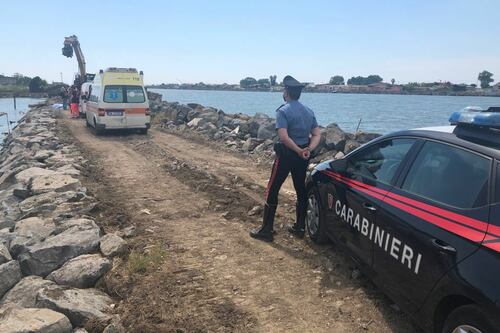 Colpito da un palo da ormeggi. Muore un operaio di un cantiere nautico