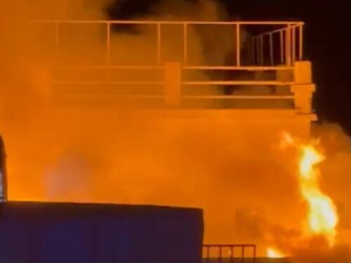 Ostia, notte di fuoco: presi di mira almeno 5 stabilimenti dai piromani
