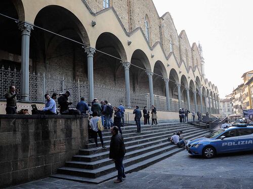 Firenze, un pezzo di capitello della basilica di Santa Croce si stacca e uccide un turista