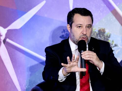 Canone Rai, il messaggio di Salvini a Forza Italia: "Peace and love". Nessuna crisi