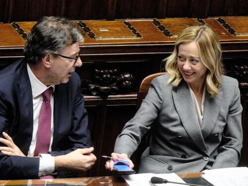 Assegno unico, Meloni e Giorgetti smontano le fake news: "Rimane"
