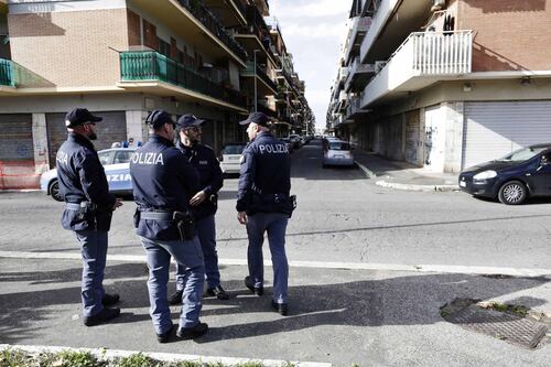 Ostia, blitz delle forze dell'ordine sul litorale