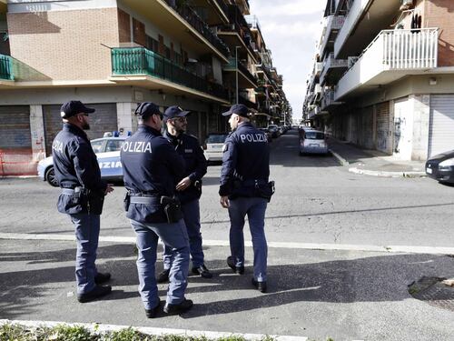 Ostia, blitz delle forze dell'ordine sul litorale