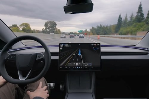 Blackout a San Francisco, i concorrenti vanno in tilt. Musk rivendica: nessun problema per Tesla