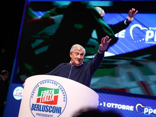 Forza Italia, ecco la tregua di Paestum: il partito si ricompatta nel Berlusconi day
