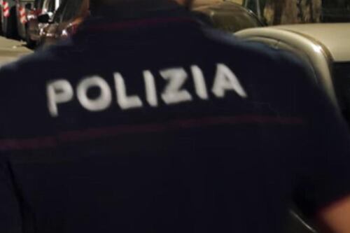 Milano, il giallo del fotografo: i segni di strangolamento e il decesso in ospedale