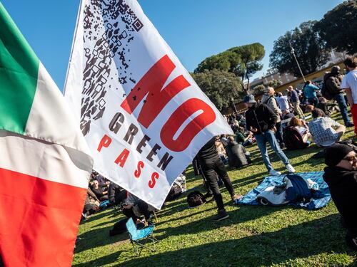 Il nuovo report dell'Iss sul Covid: no-vax a rischio morte 33 volte di più