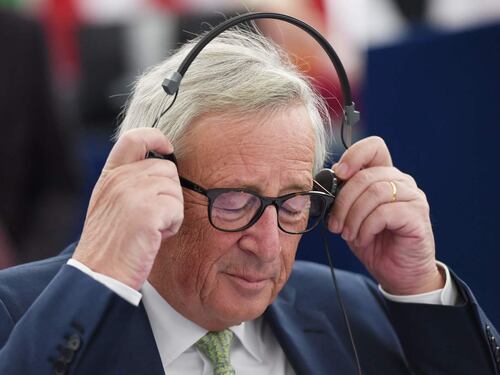 Manovra, Juncker avverte l'Italia: "Così crolla tutto"