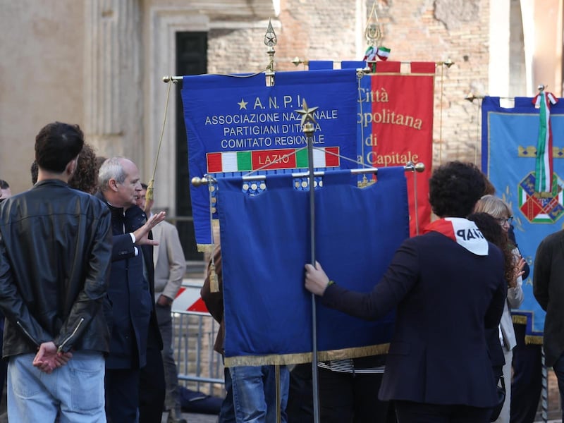 Tensione all’ex ghetto di Roma dopo l’arrivo di Anpi