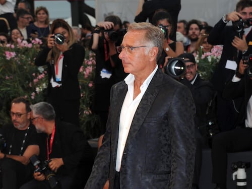Alberghi e palazzi, Paolo Bonolis vuole diventare il re del mattone