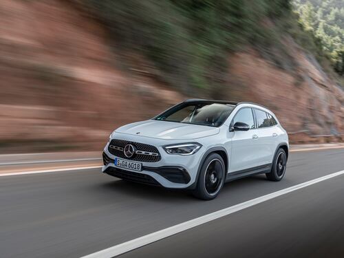 Mercedes GLA, ora la gamma "compatte" è completa