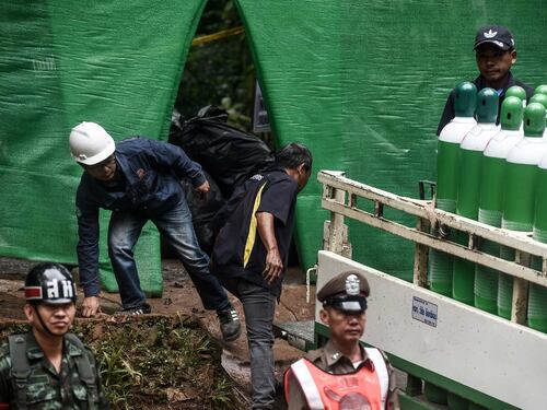 Thailandia, in salvo i primi quattro ragazzini intrappolati nella grotta