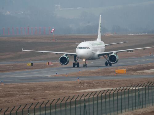Germania, oggetto volante misterioso blocca l'aeroporto di Berlino. Il drone fantasma colpisce ancora