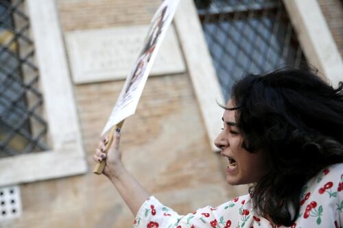 Vince la destra e torna la protesta: tutti in piazza