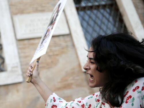 Vince la destra e torna la protesta: tutti in piazza