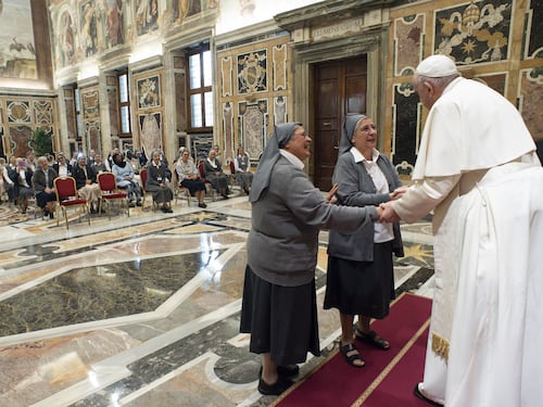 Chiesa, Papa Francesco choc nel discorso alle suore: "Non fate le zitellone”