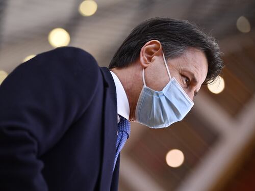 Conte accerchiato: ora i grillini, poi a Palazzo Chigi arriva il Pd minaccioso