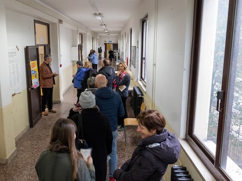 Referendum giustizia, che sorpresa! Smentite le previsioni, ressa davanti ai seggi e affluenza da record