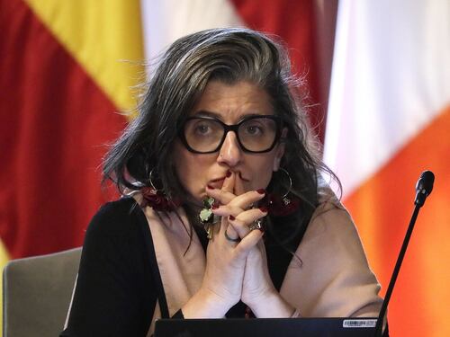 Francesca Albanese, ora anche la "sanzione" di Musk. Ong la accusa e X toglie la spunta blu