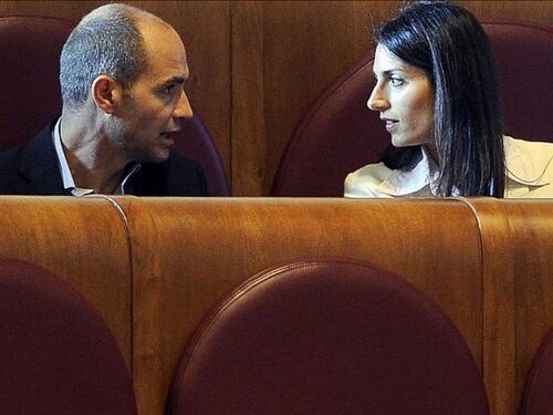 Ecco i messaggi segreti di Virginia Raggi. Nei file trame, liti e affettuosità tra la sindaca e i fedelissimi Marra, Frongia e Romeo